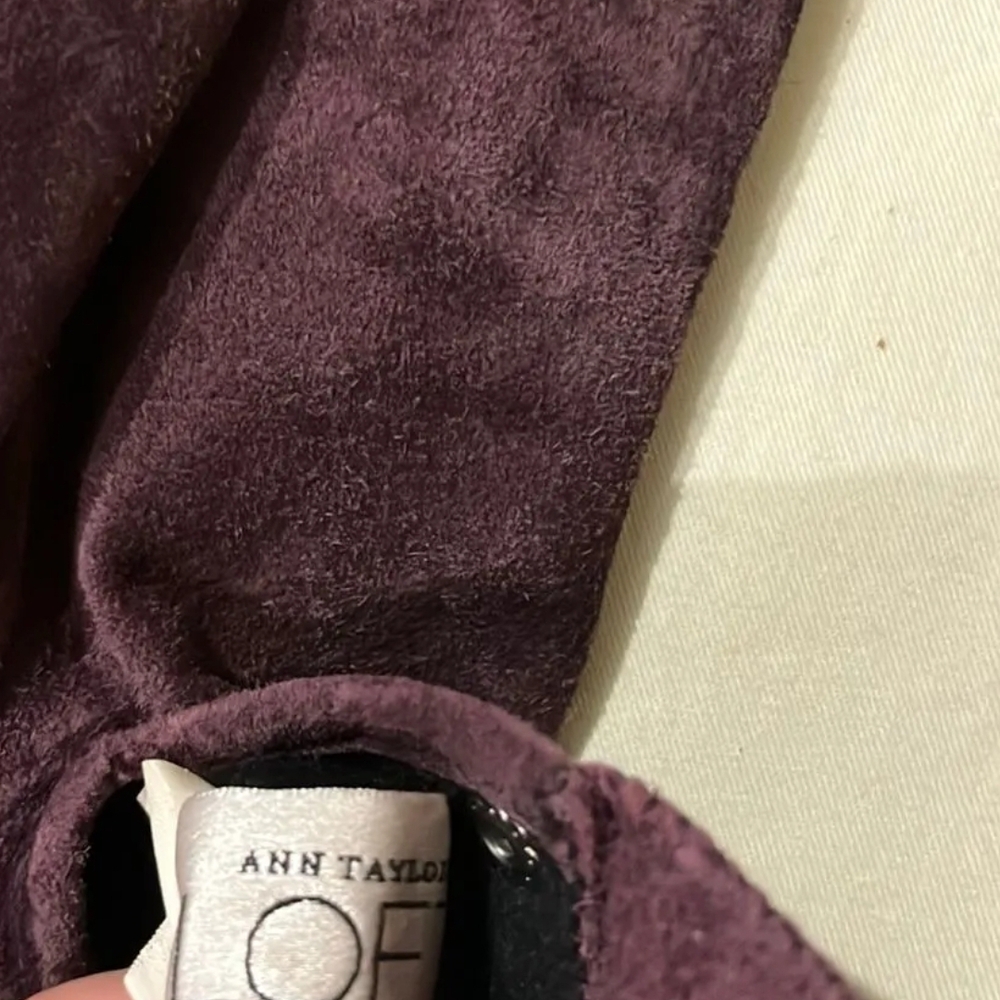 Ann Taylor Deep Purple Suede Gloves with Floral Detail Unique Vintage - Picture 3 of 3
